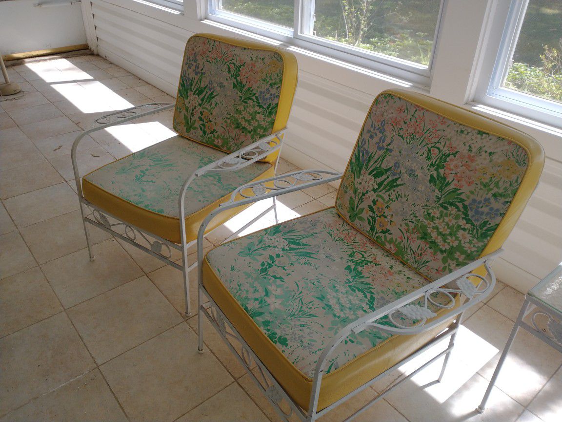 Vintage Wrought Iron Style Patio Furniture 