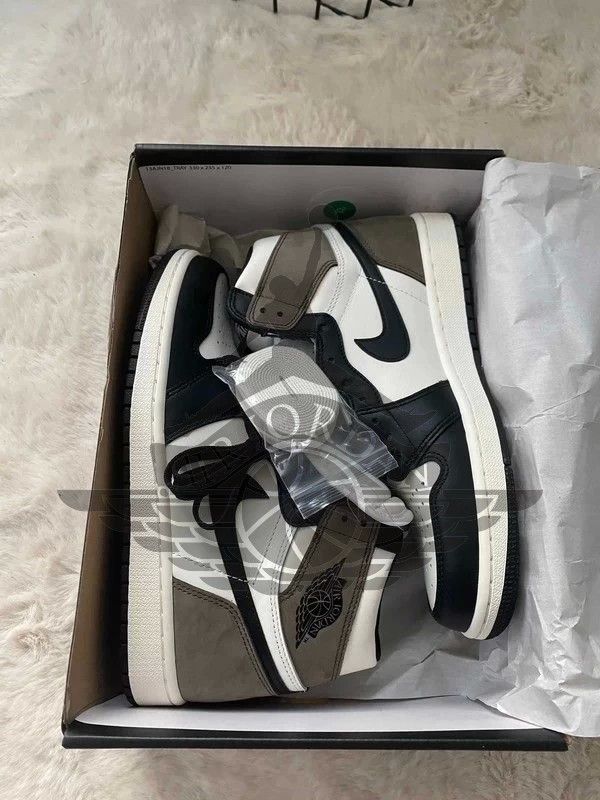 Jordan 1 Retro High Dark Mocha Brand New
