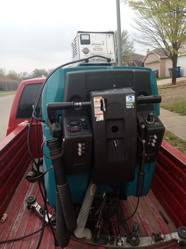 Commercial Floor Scrubber W/ Battery Charger
