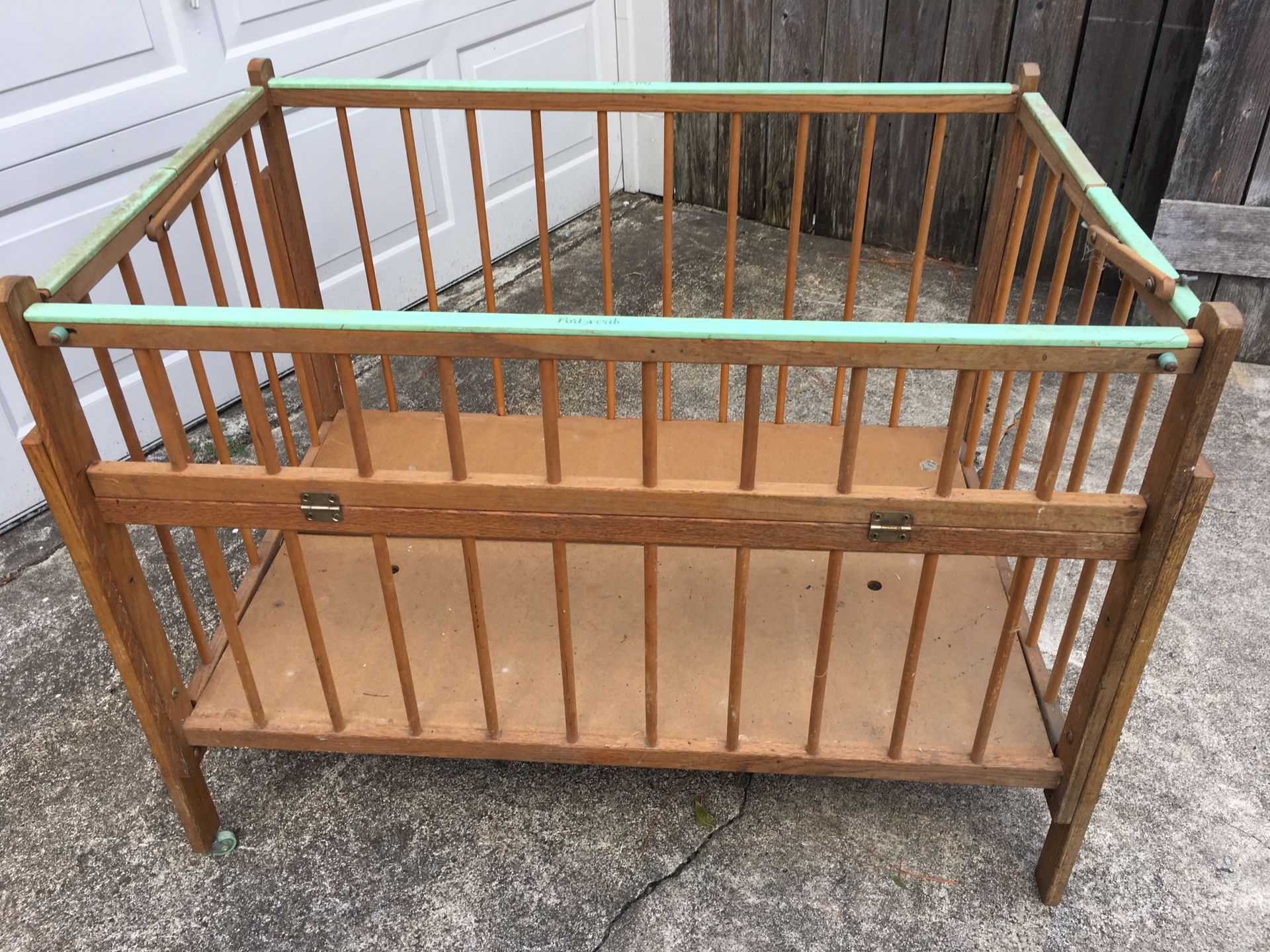 Vintage Port a crib for Sale in Katy, TX OfferUp