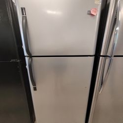Frigidaire  Top Freezer Refrigerator Used Good Condition With 90day's Warranty  Thumbnail