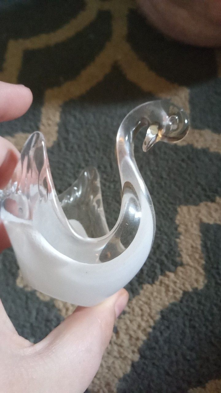 Glass swan