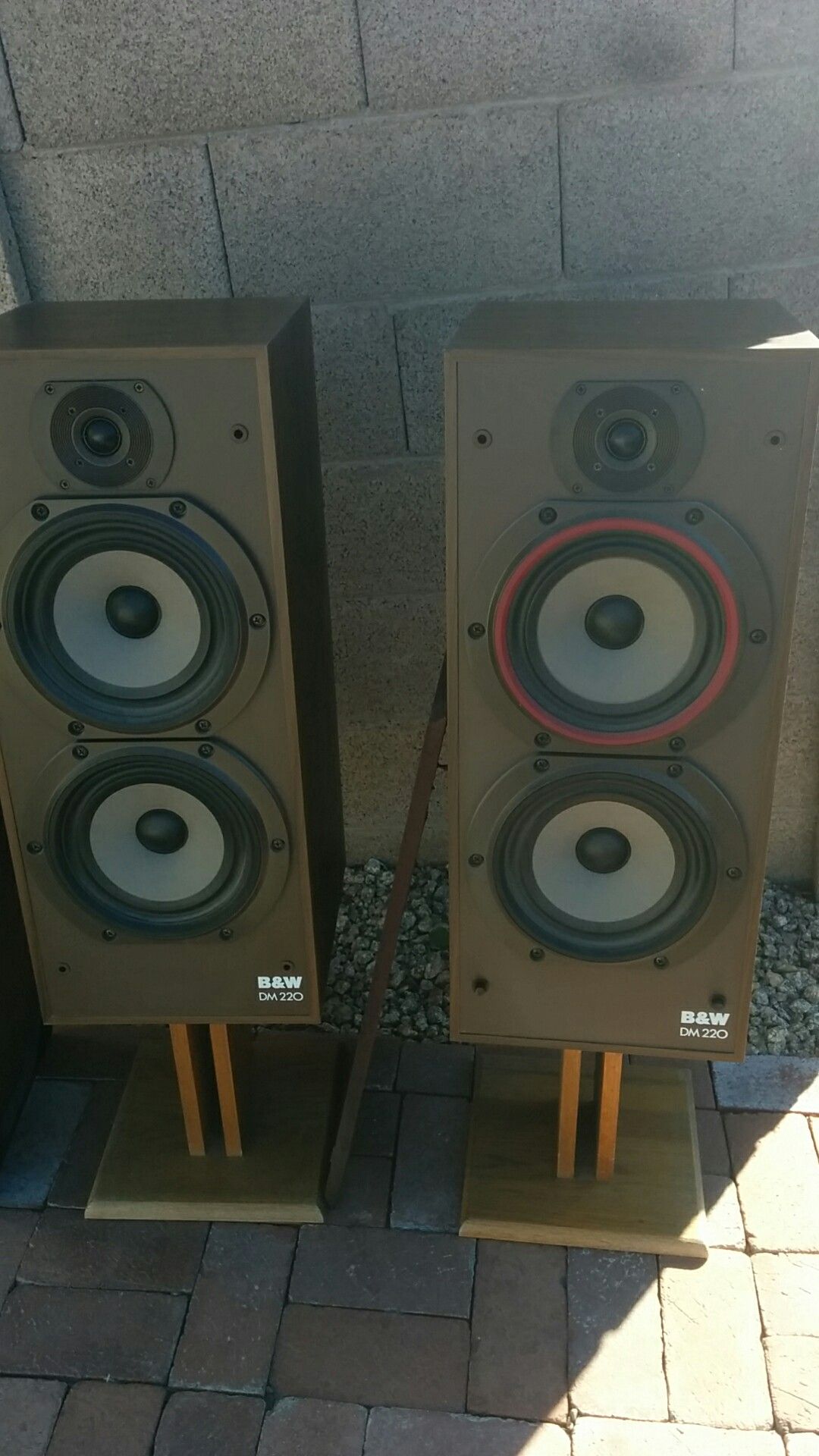 Bowers Wilkins B&W DM 220 DM220 Speakers w Stands for Sale in Chandler