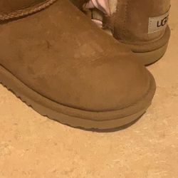 Uggs Boots For Girl Size 2 Thumbnail