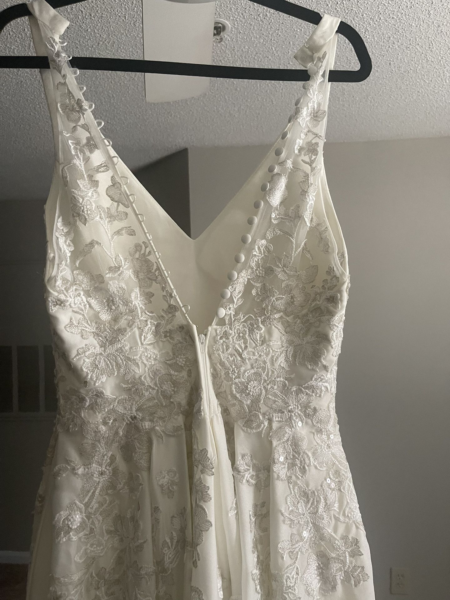 David’s Bridal Wedding Dress! Size 4 