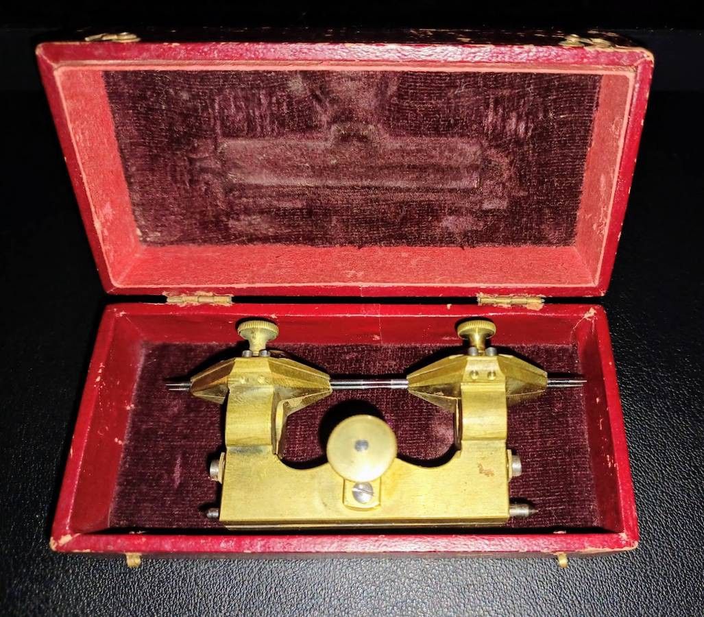 Jewelers and Watchmakers Depthing Tool: Compas 26 Lignes with Case
