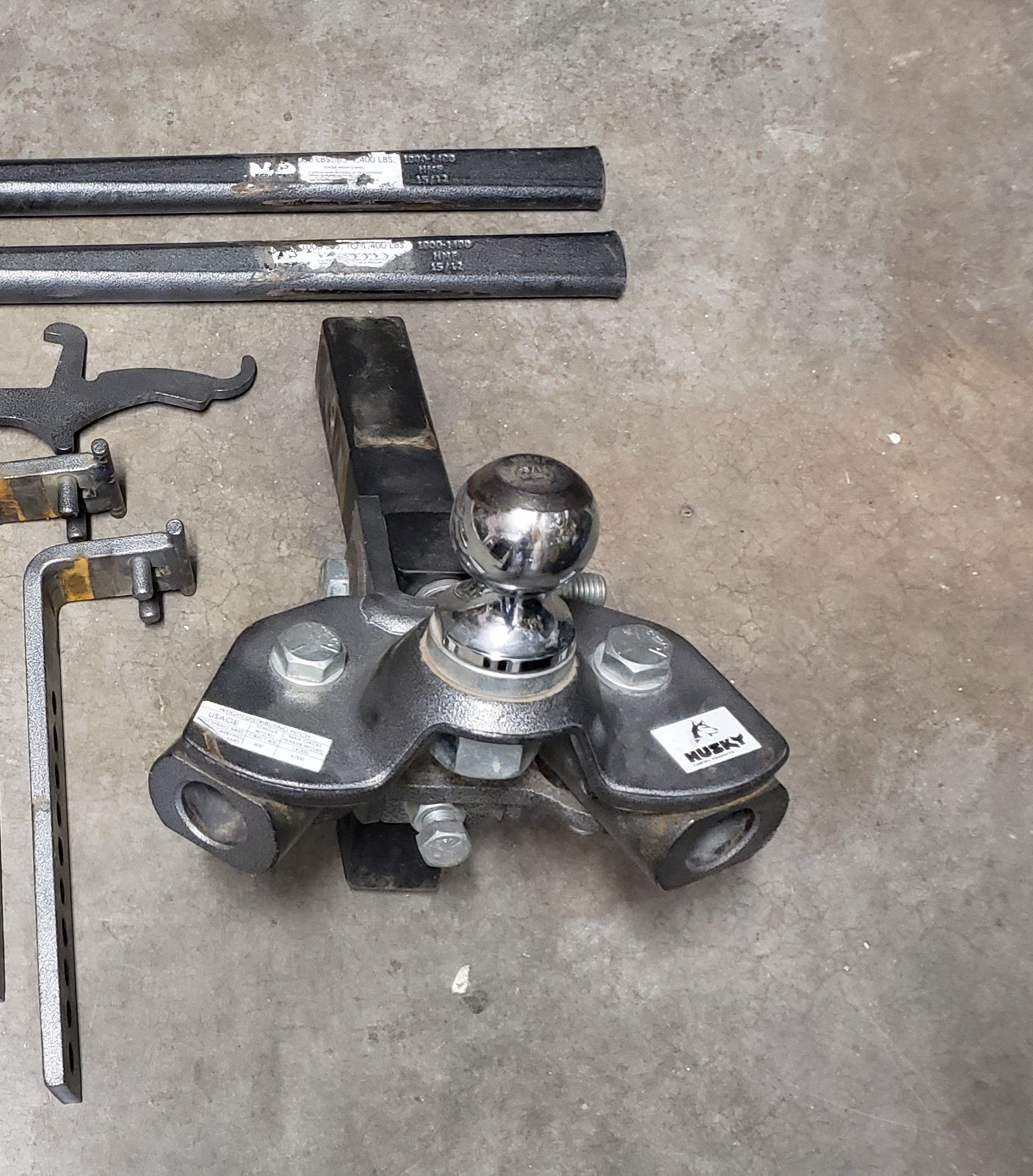 Husky Centerline TS weight distribution hitch for Sale in Tucson, AZ