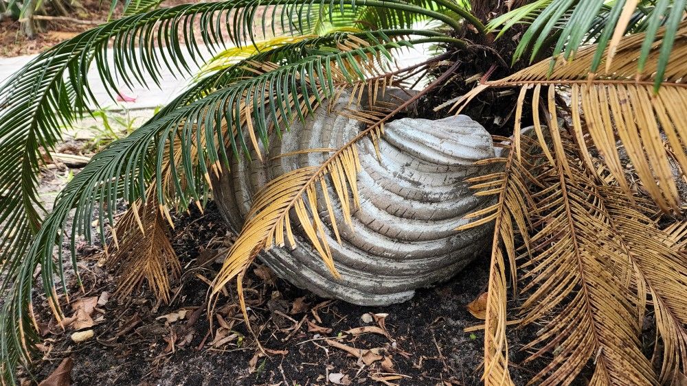 GARDEN PLANTER Pots & Fountain