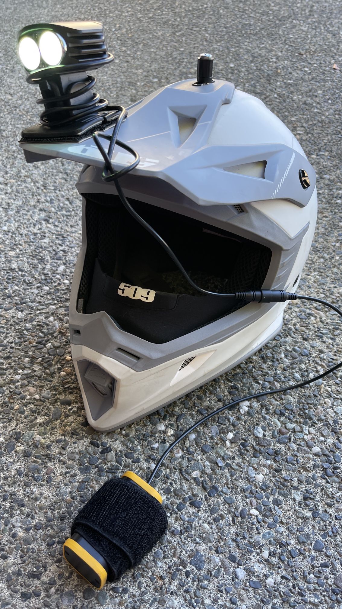 509 Snowmobile Helmet, Size L W/ Removable Helmet Light