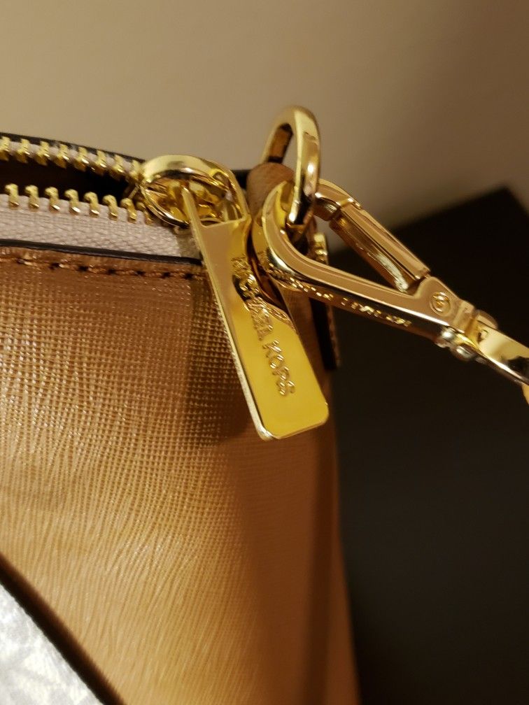 Michael Kors Ciara Large Satchel Handbag/Shoulderbag