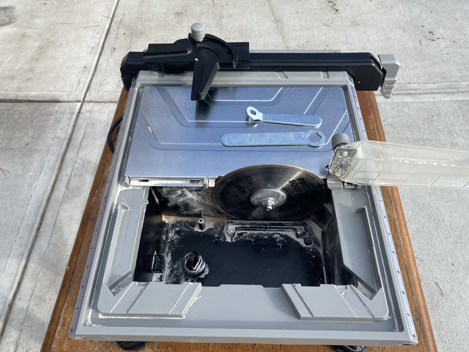 Project Source 7-in 4.8-Amp Wet Tabletop Corded Tile Saw