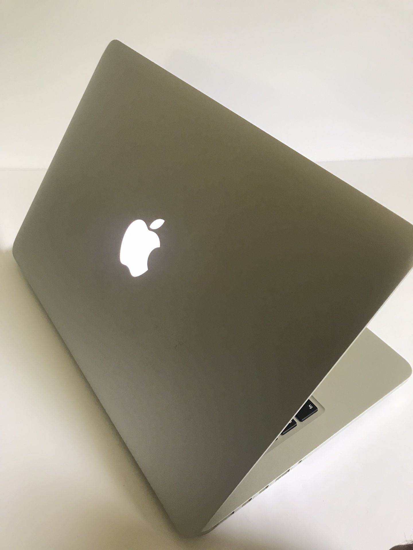 2014 MacBook Pro 13 inch, 256GB SSD, 8GB RAM, Excellent Condition , Battery lasts Long Hours