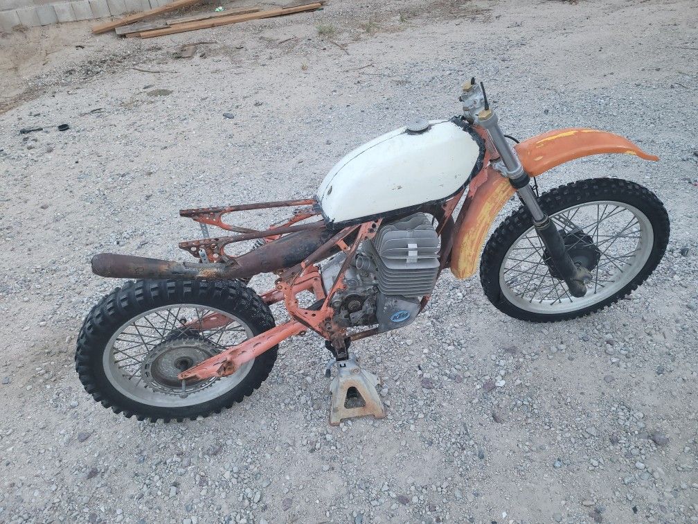 Vintage Dirtbikes Motorcycles, Honda Yamaha Suzuki Kawasaki Husqvarna Maico Bultaco Ossa Cz Penton Parts