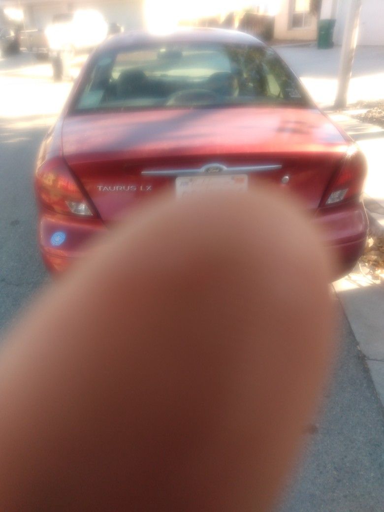 Ford Taurus LX 2000