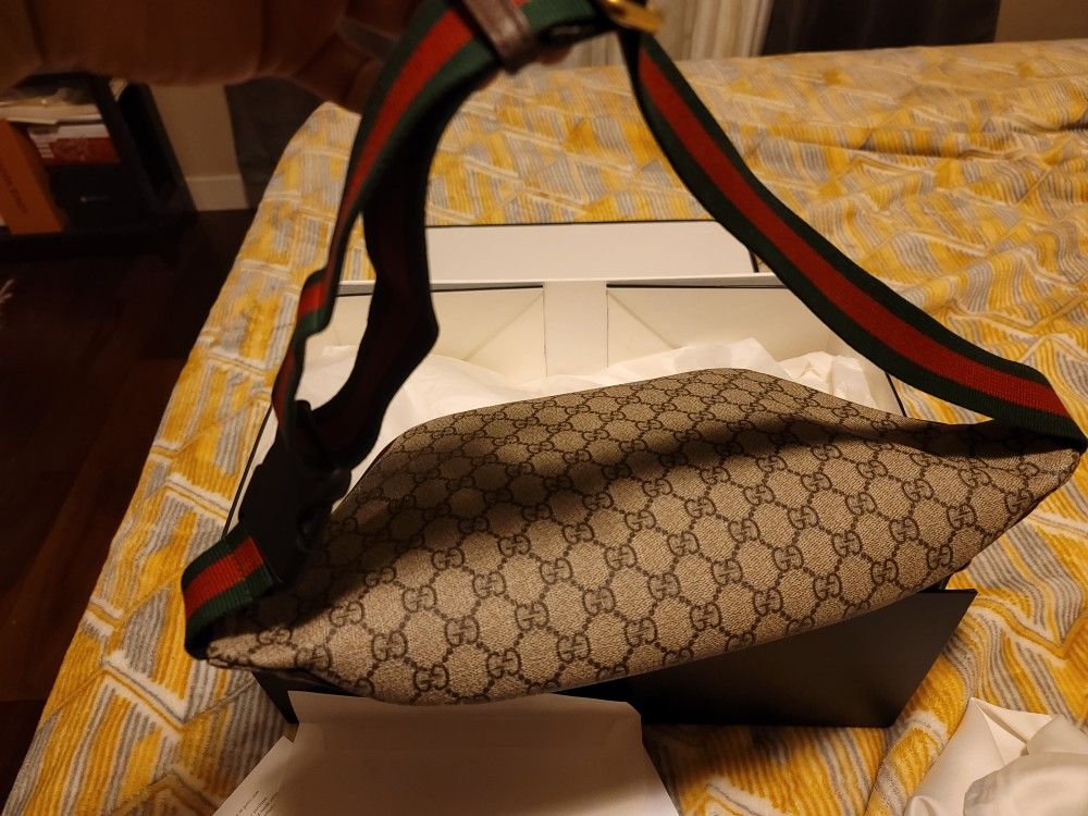Gucci courrier gg Supreme belt bag