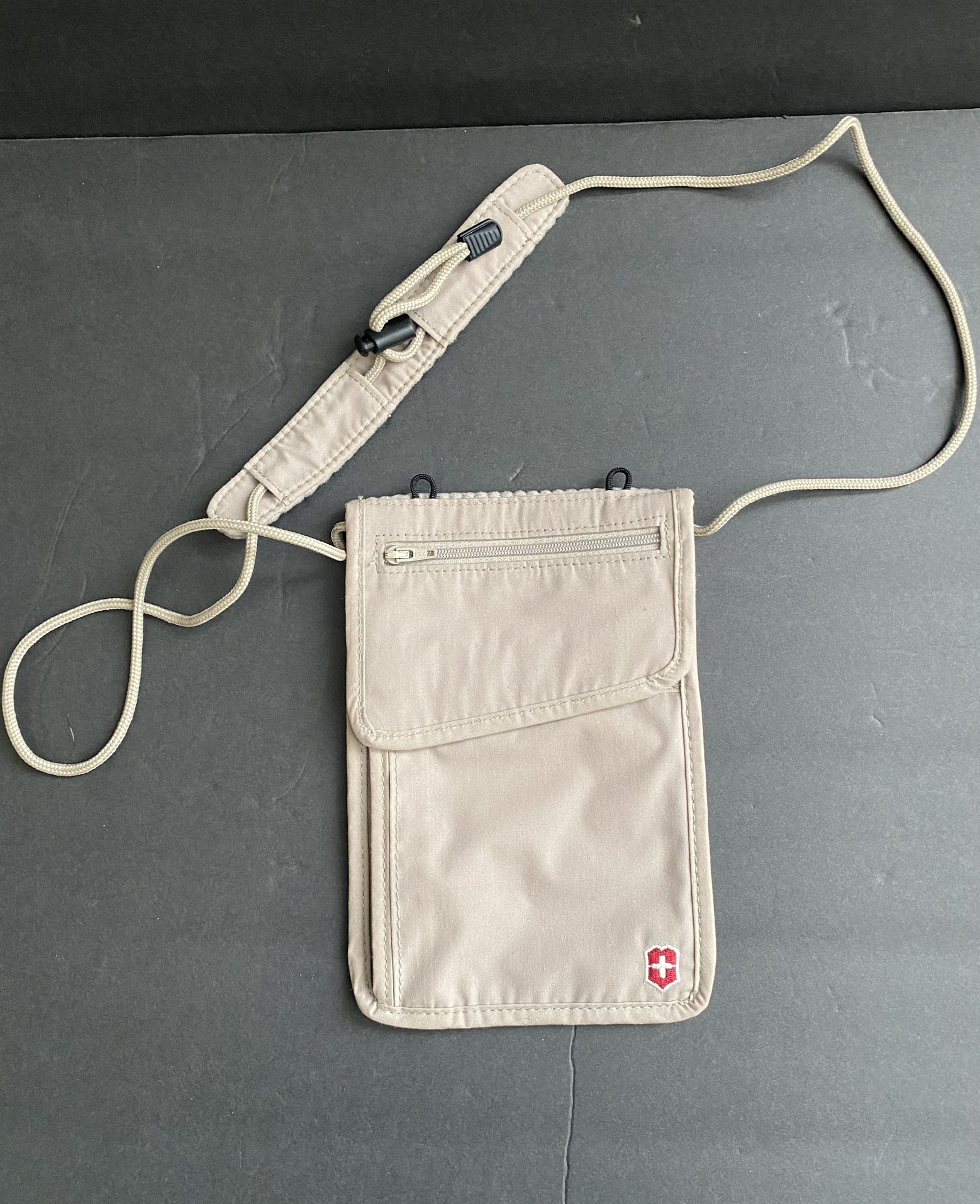 Victorinox Swiss Army Deluxe Camel Concealed Hidden Neck Pouch Many Pockets