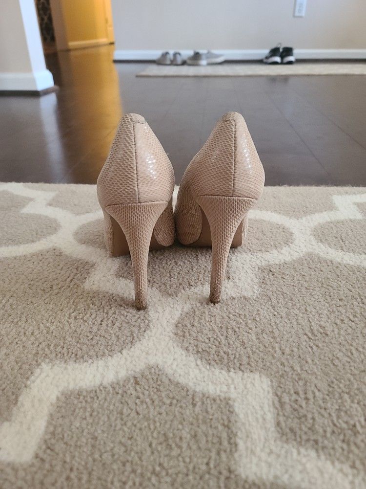 BCBG Heel