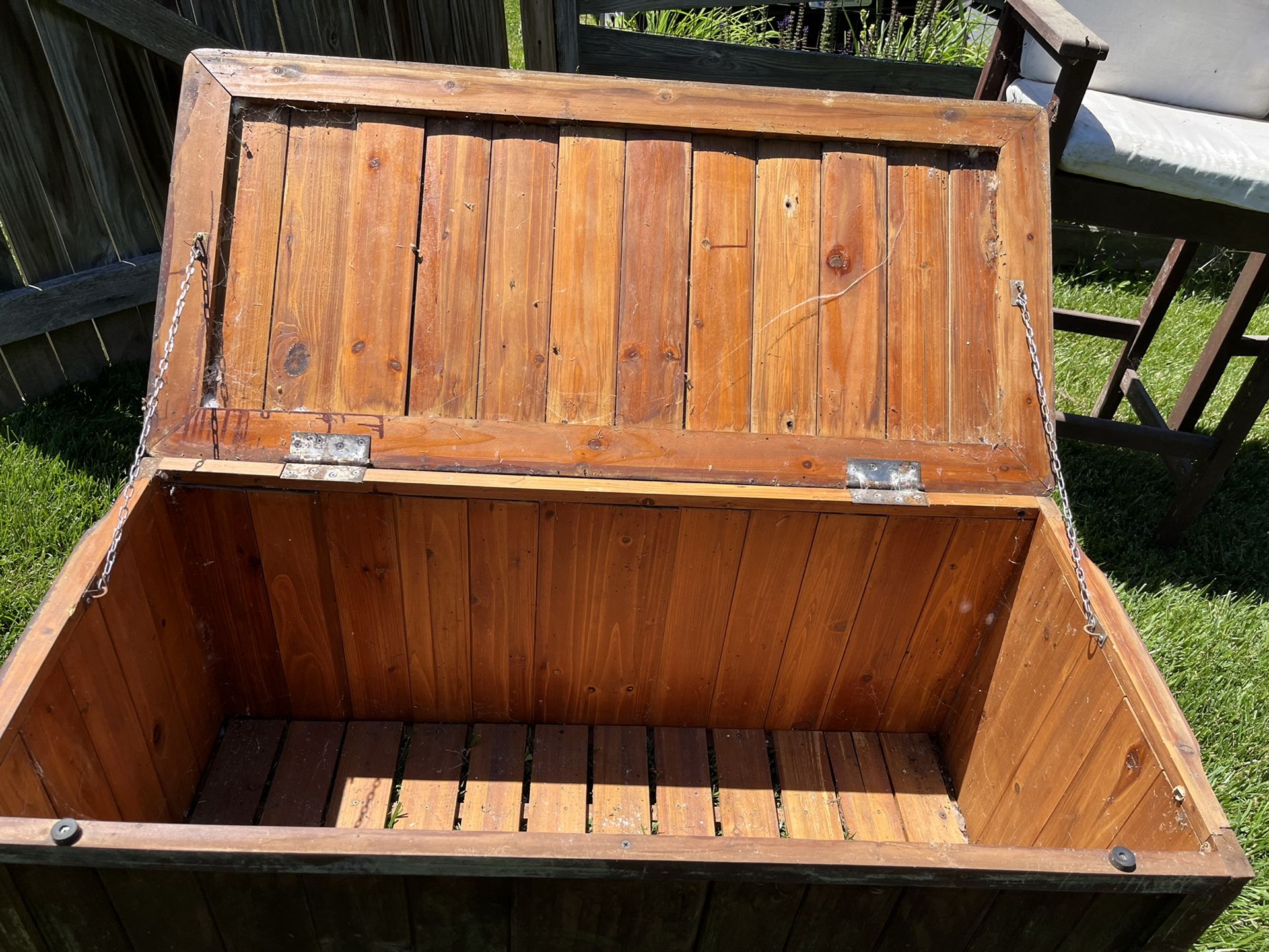 wood outdoor storage deck box / chest