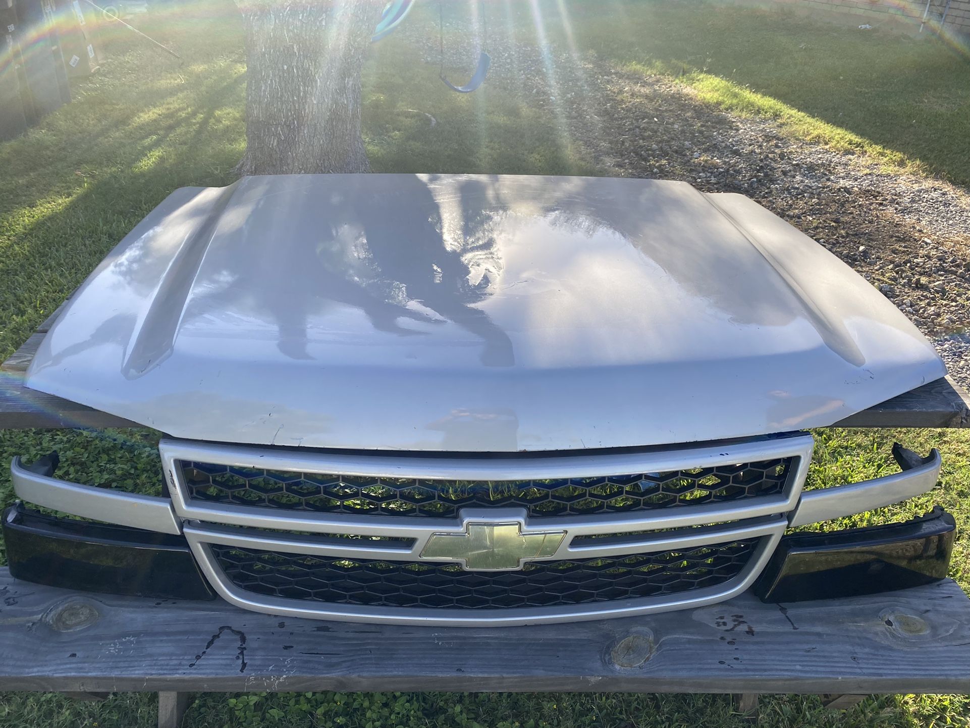 OEM 03/07 Silverado hd hood & Grille