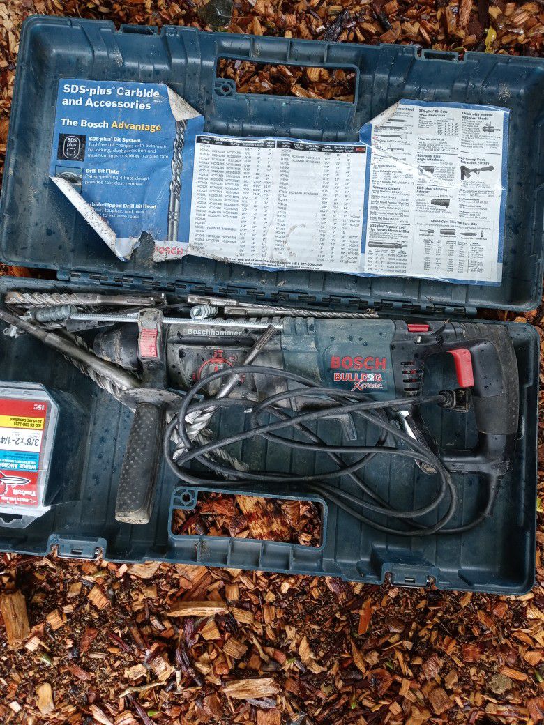 Bosch Rotary Hammer. Bulldog Extreme (with drill bits)