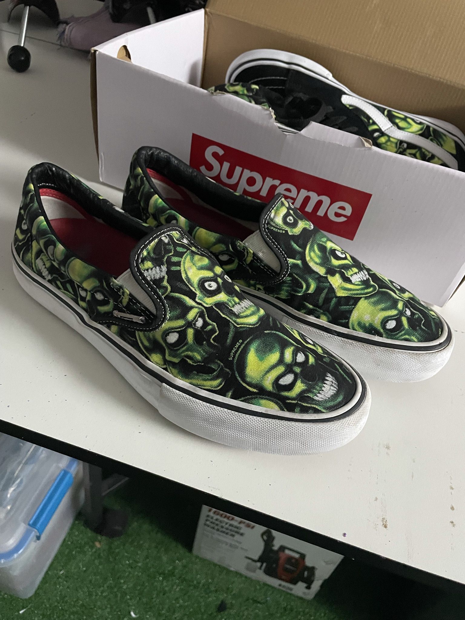 Supreme Skull Pile Vans (SZ9.5)
