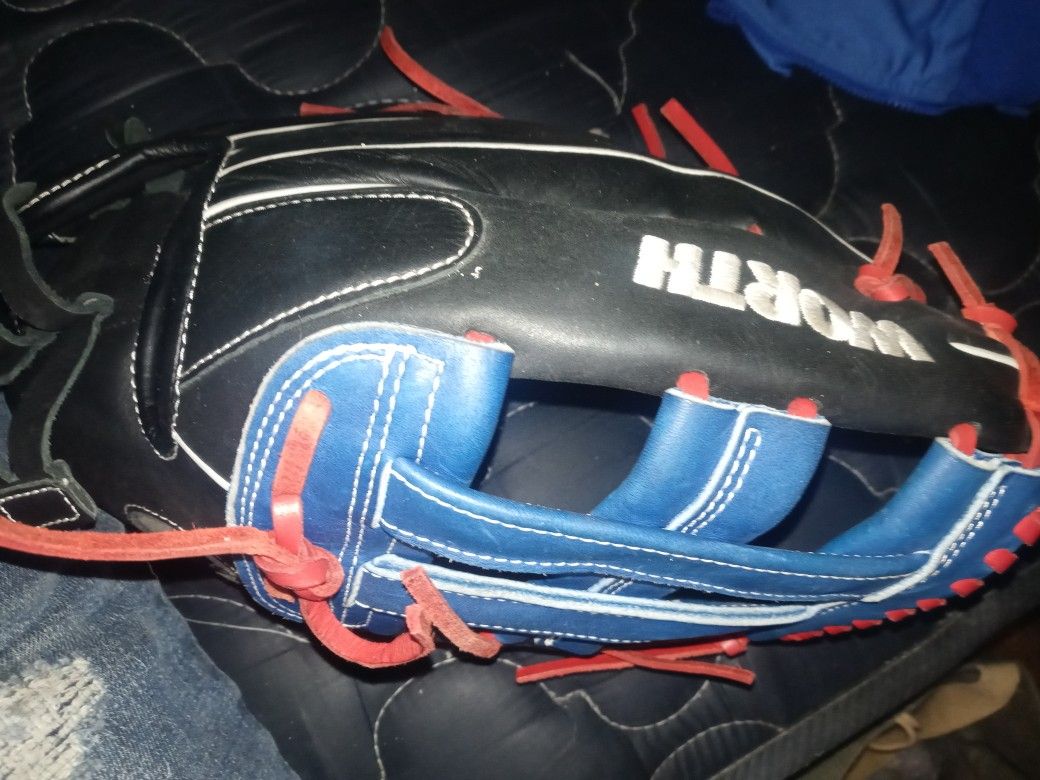 WORTH: WXTBFT XTREME (XT) SERIES 13" FIRST BASEMEN'S SOFTBALL GLOVE