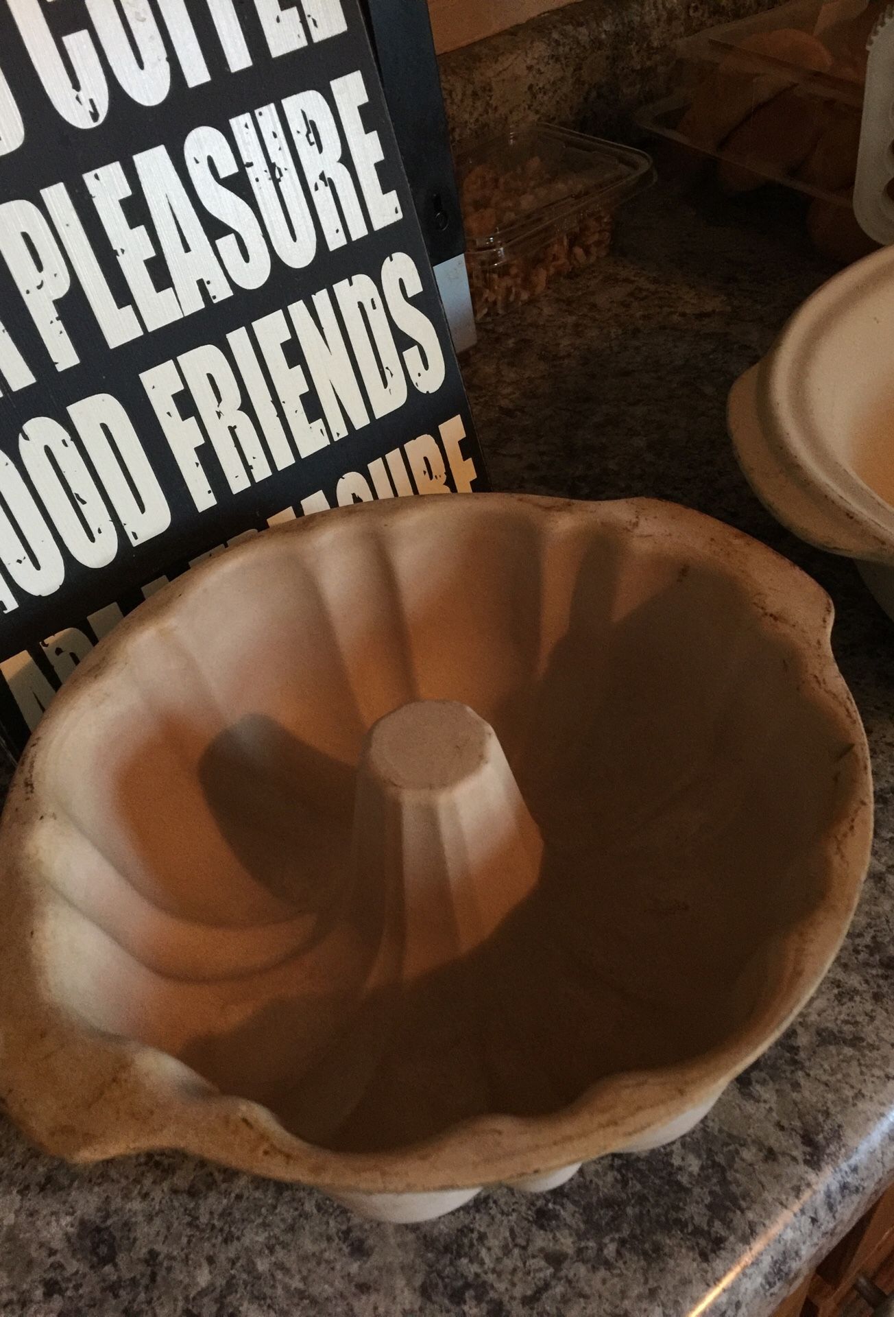 Bundt pampered chef bakeware