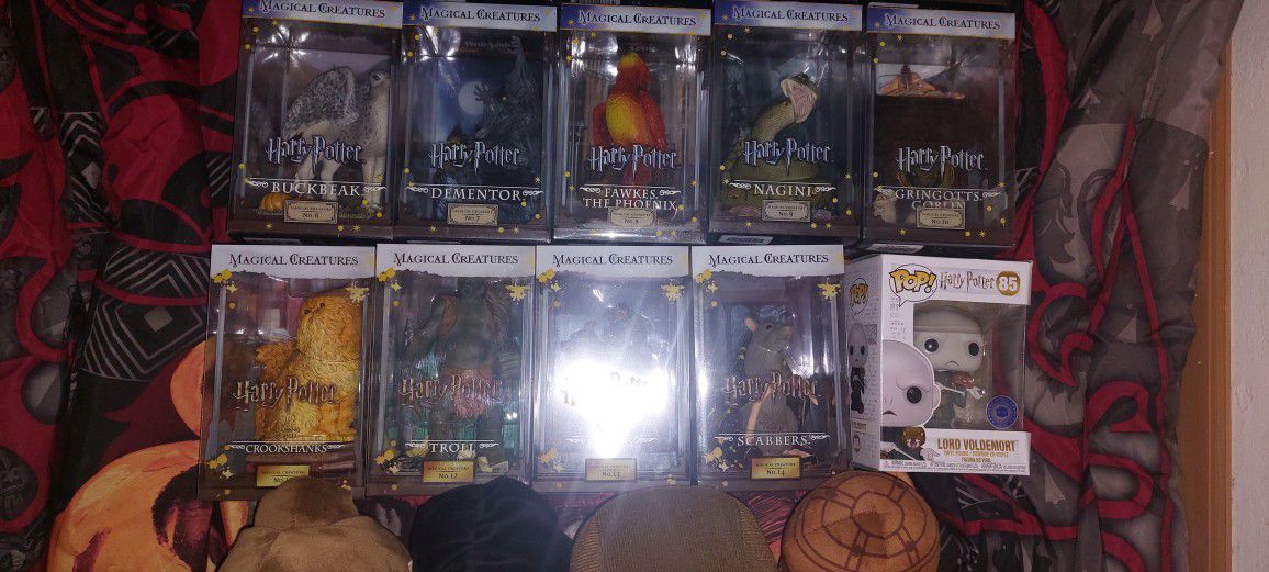 Harry Potter, Big collection, books, figurines, blanket, mantle