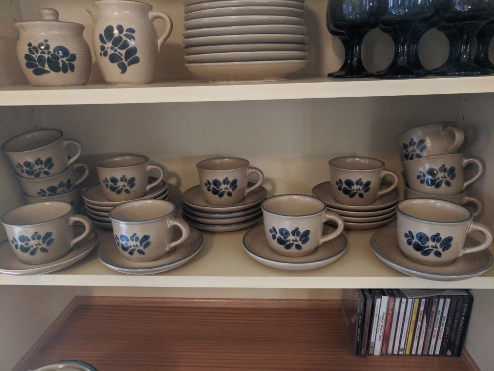 Pfaltzgraff Folk Art collection