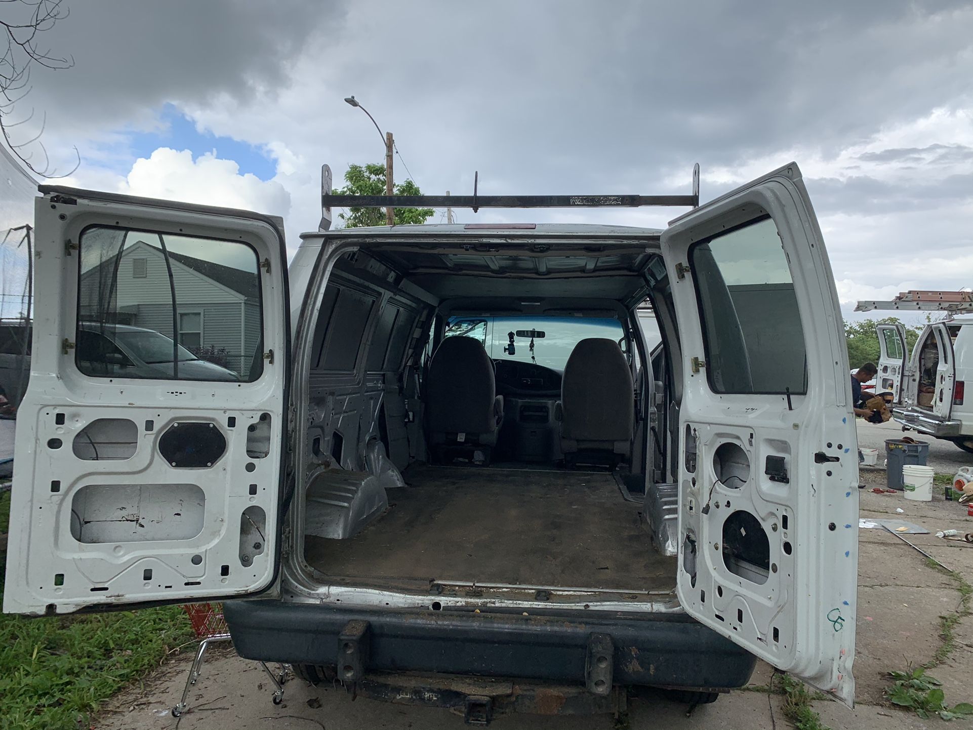 2002 Ford E-250