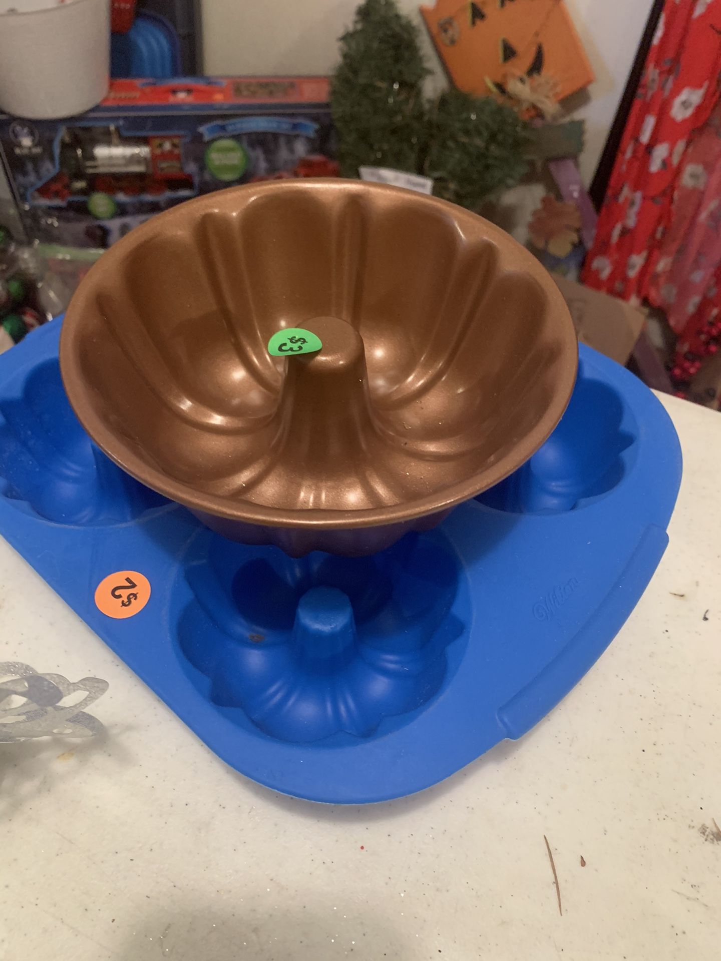 Mini Bundt pans