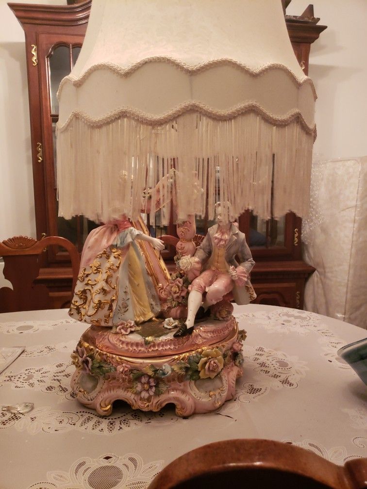 Vintage Victorian Capodimonte Lamp