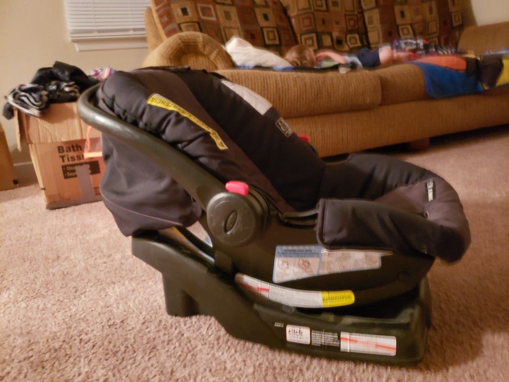 Graco. Snug ride 30. Click connect carseat to base