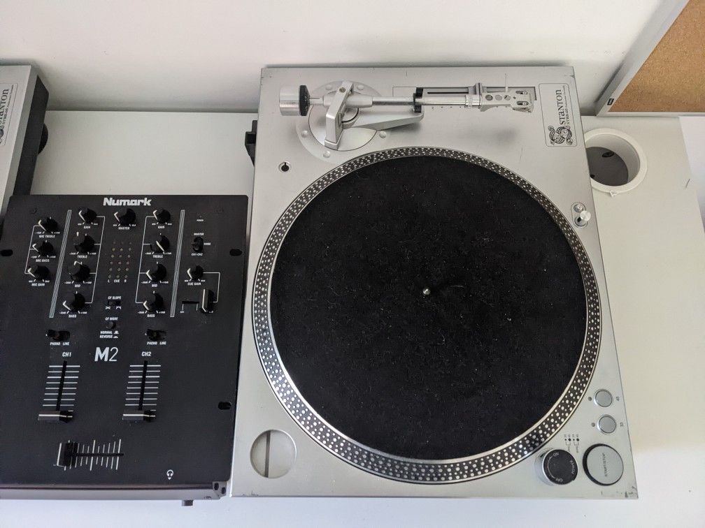 Stanton Turntables And Numark Mixer