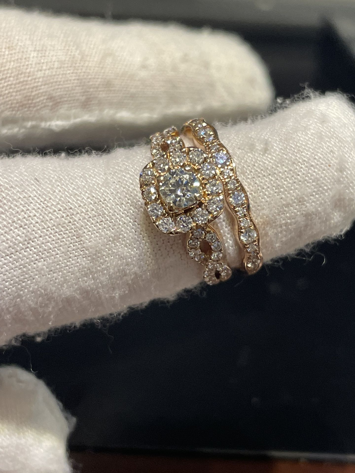 Round Brilliant Cut Diamond Engagement Ring
