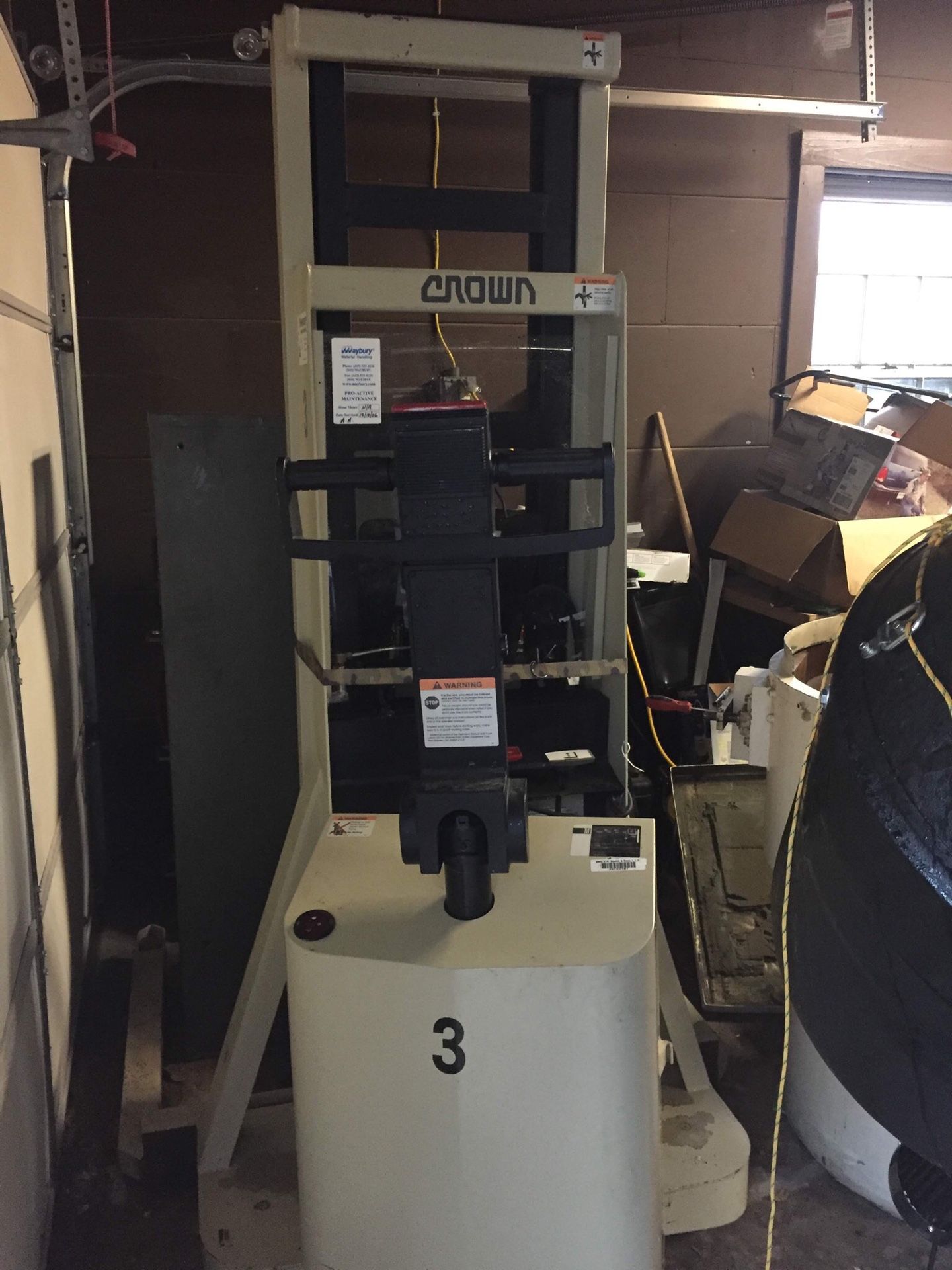 Crown MT20 forklift walk behind stacker