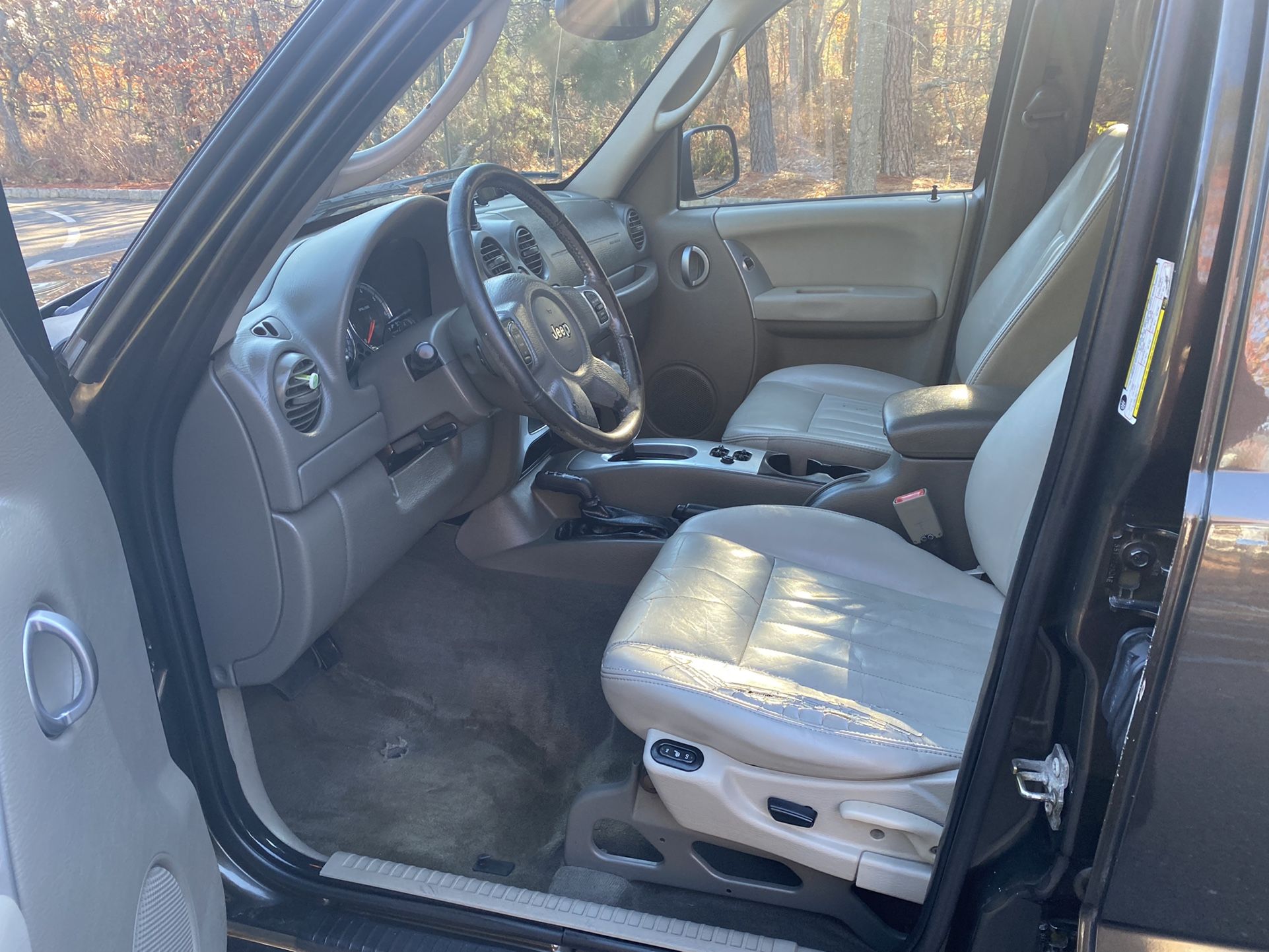 2006 Jeep Liberty Limited / fully loaded / 4x4 Has 150k Runs and drives excellent / clean title / no issues $5300
