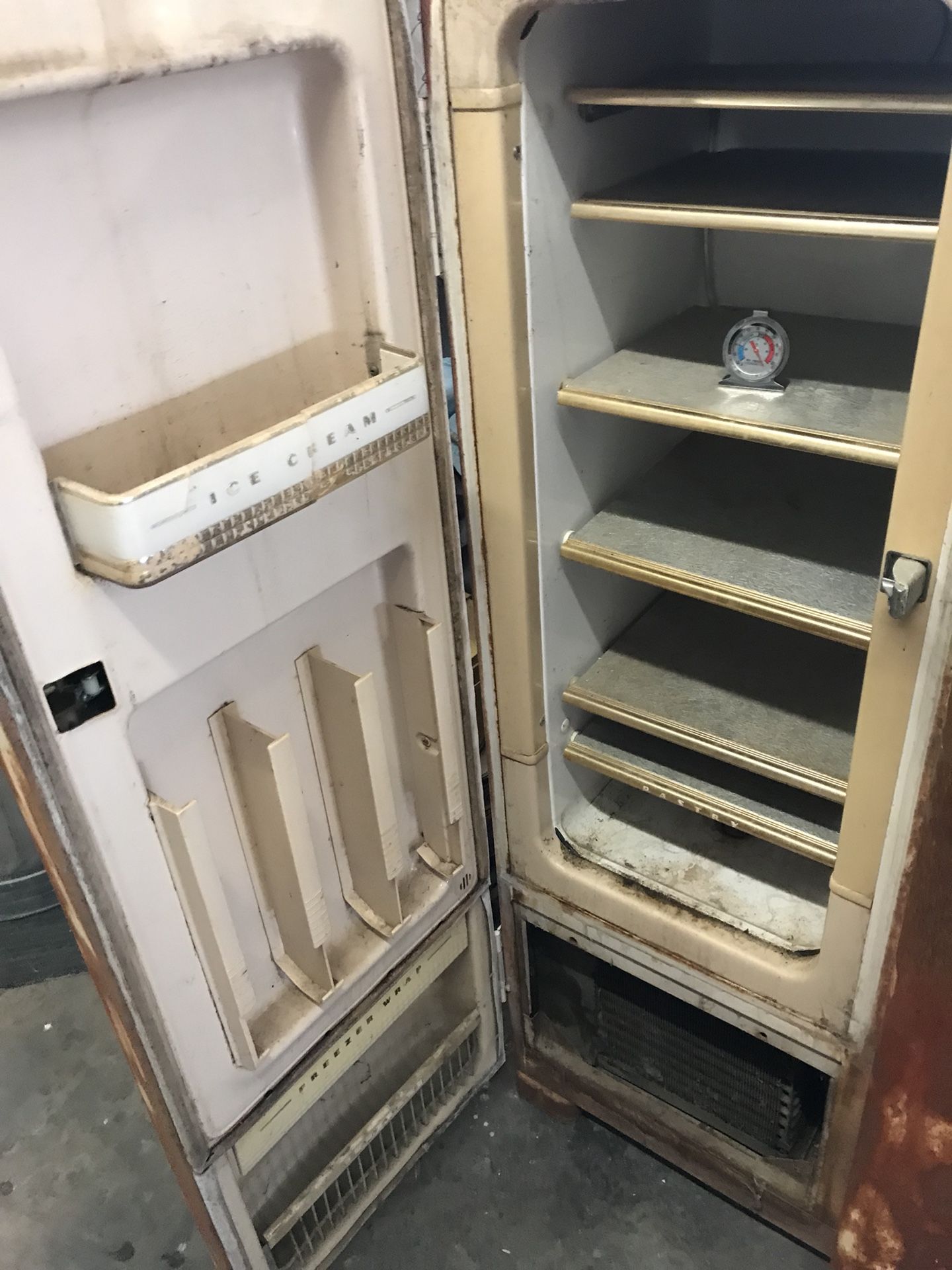 Kelvinator foodarama Foodorama vintage refrigerator for Sale in Anaheim