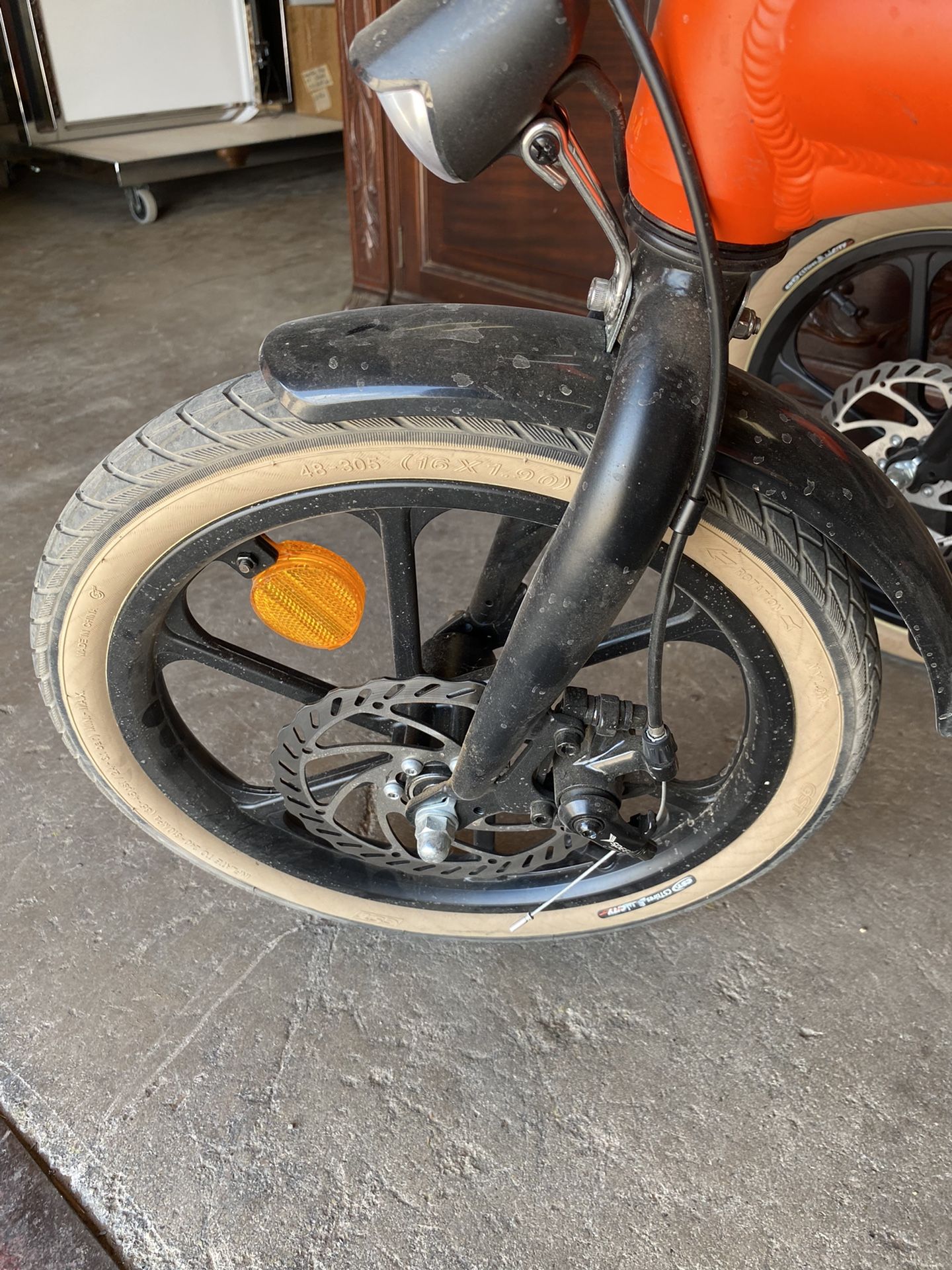 Electric Folding MacWheel LNE-16 Bike w/Chargers