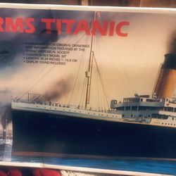 RMS Titanic 1:350 Scale Model Thumbnail