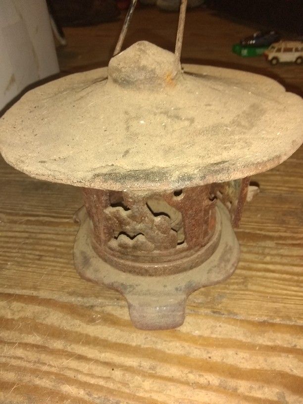 Japanese Old Iron Candle Lantern Antique Lamp Toro Buddhist Art
In Japan a tōrō is a traditional lantern made of stone, wood, or metal. Like many ot
