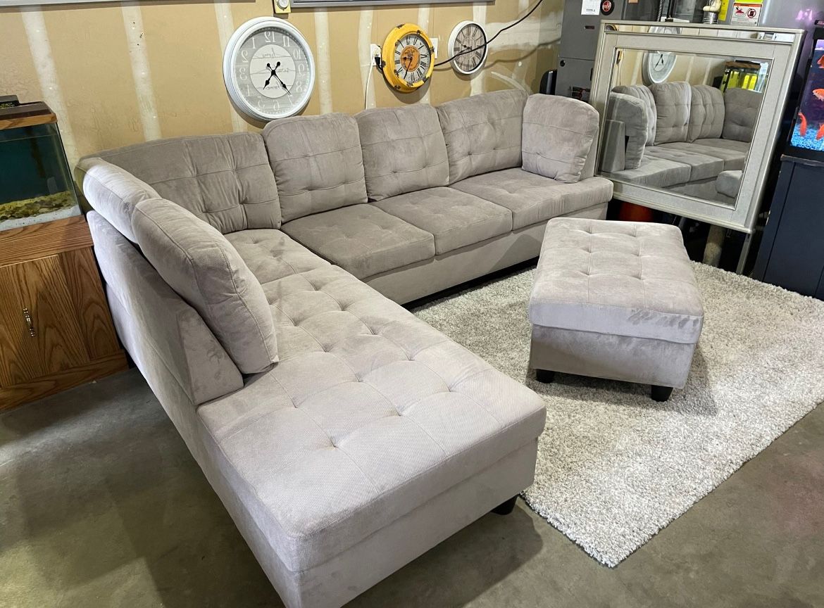 New Gray Sectional Couch  Grey Chenille Sofa With Free Ottoman New In Boxes 