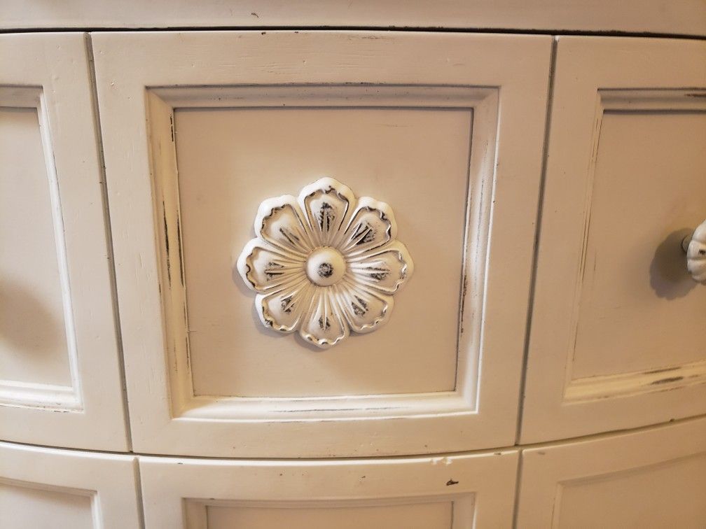 3 Drawer Dresser With Custom Wood Work