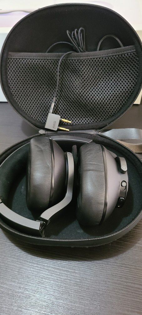 N700 Akg Noise Cancellation Wireless Headphones 