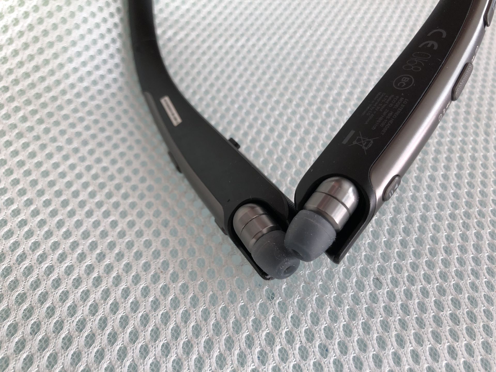 LG 1100 Bluetooth headset