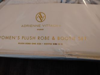 Adrienne Vittadini. New Women's Plush Robe And Bootie Set Thumbnail