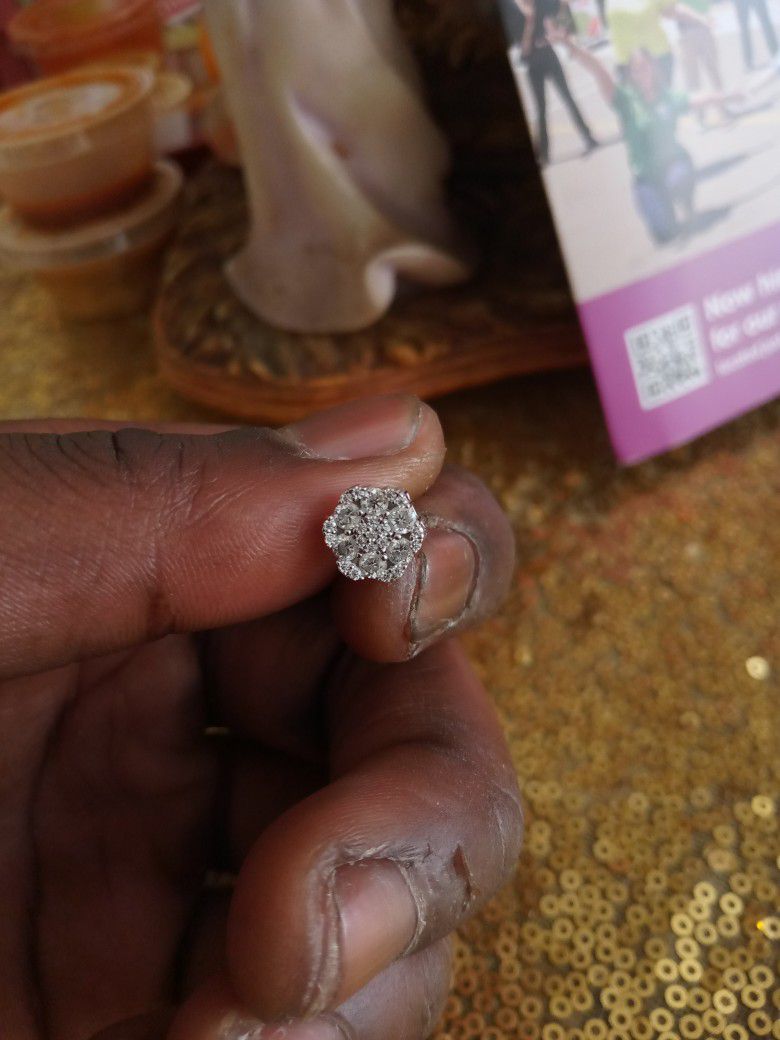 Single Moisanite Diamond Earrings Passes Diamond Tester 