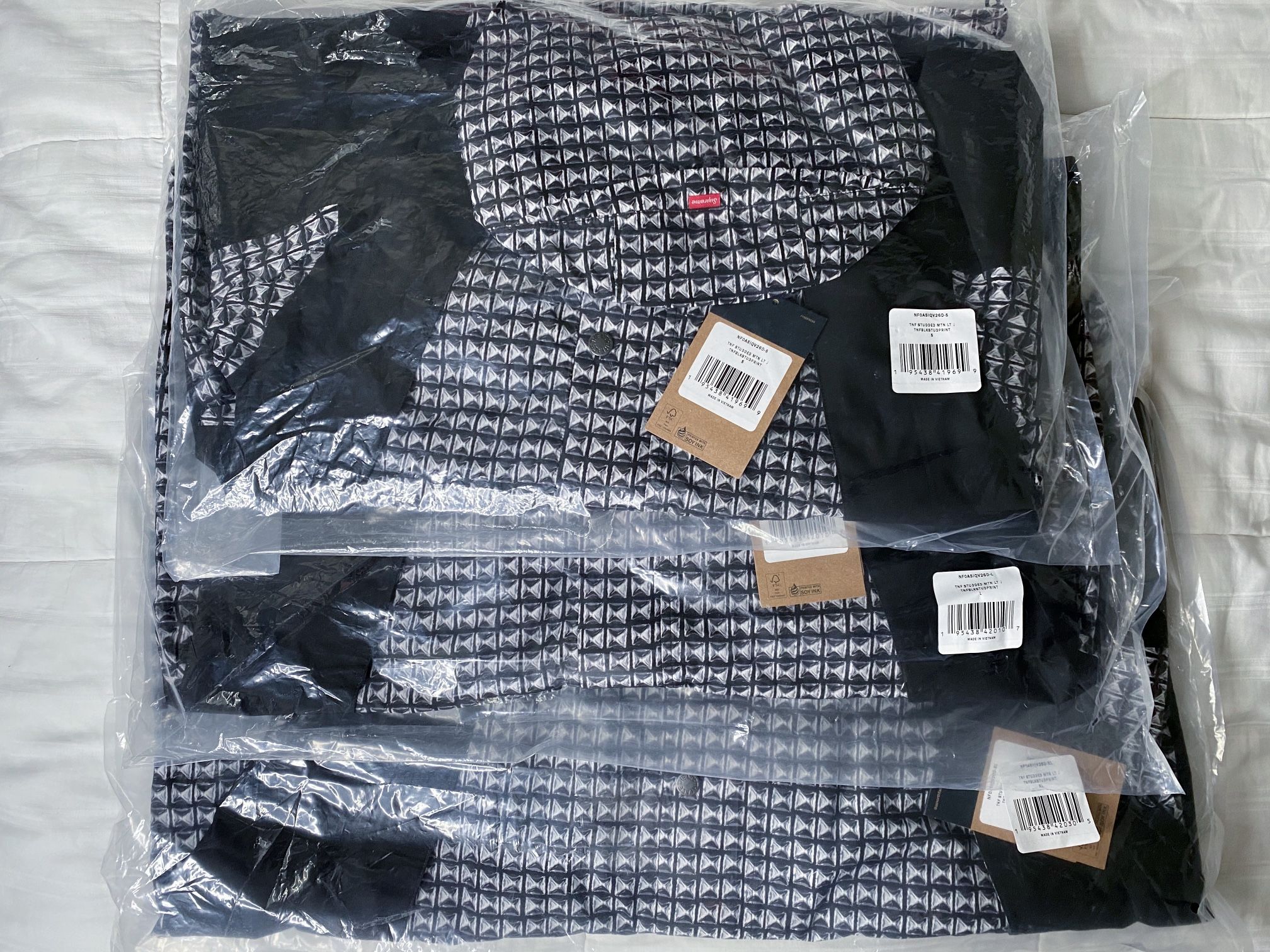 Supreme x The North Face Studded Mountain Jacket Authentic