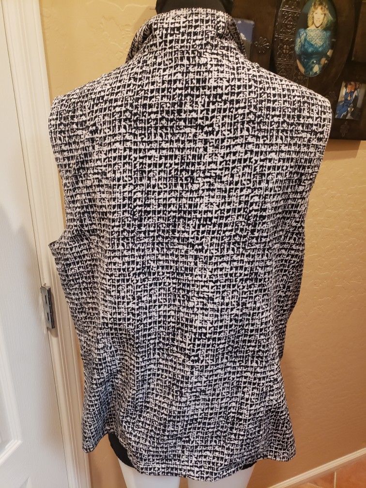 Chico's Zenorgy Black And White Reversible Zippered Vest L