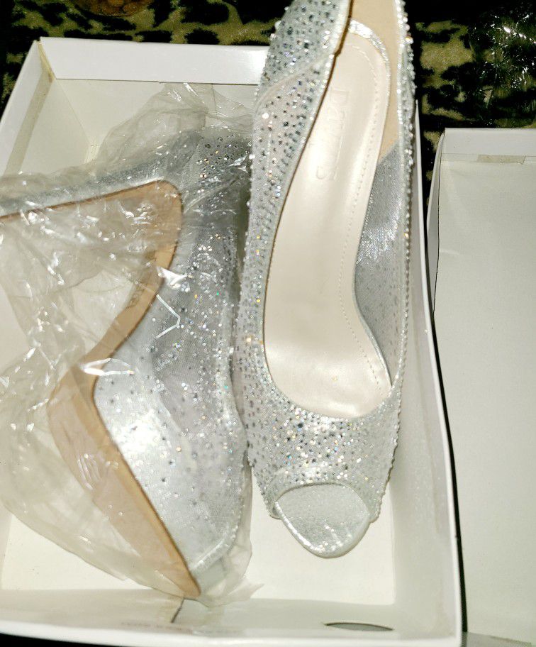 David's Bridal 6in Glitter Heels NEW